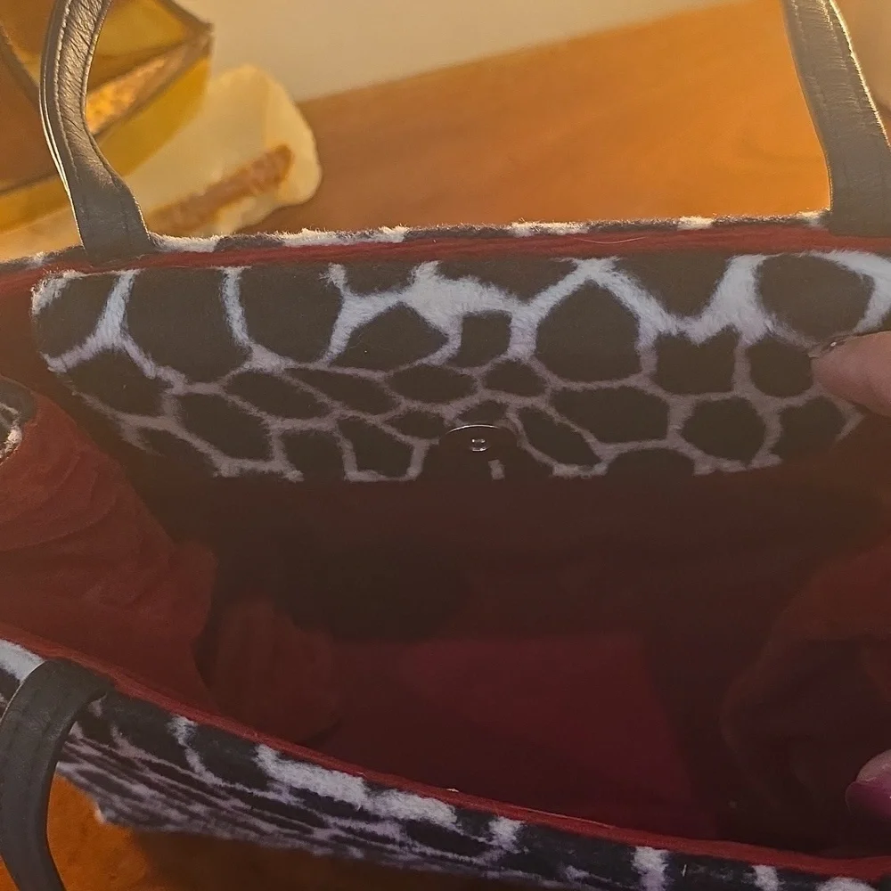 Kate Spade Vintage Giraffe Pattern